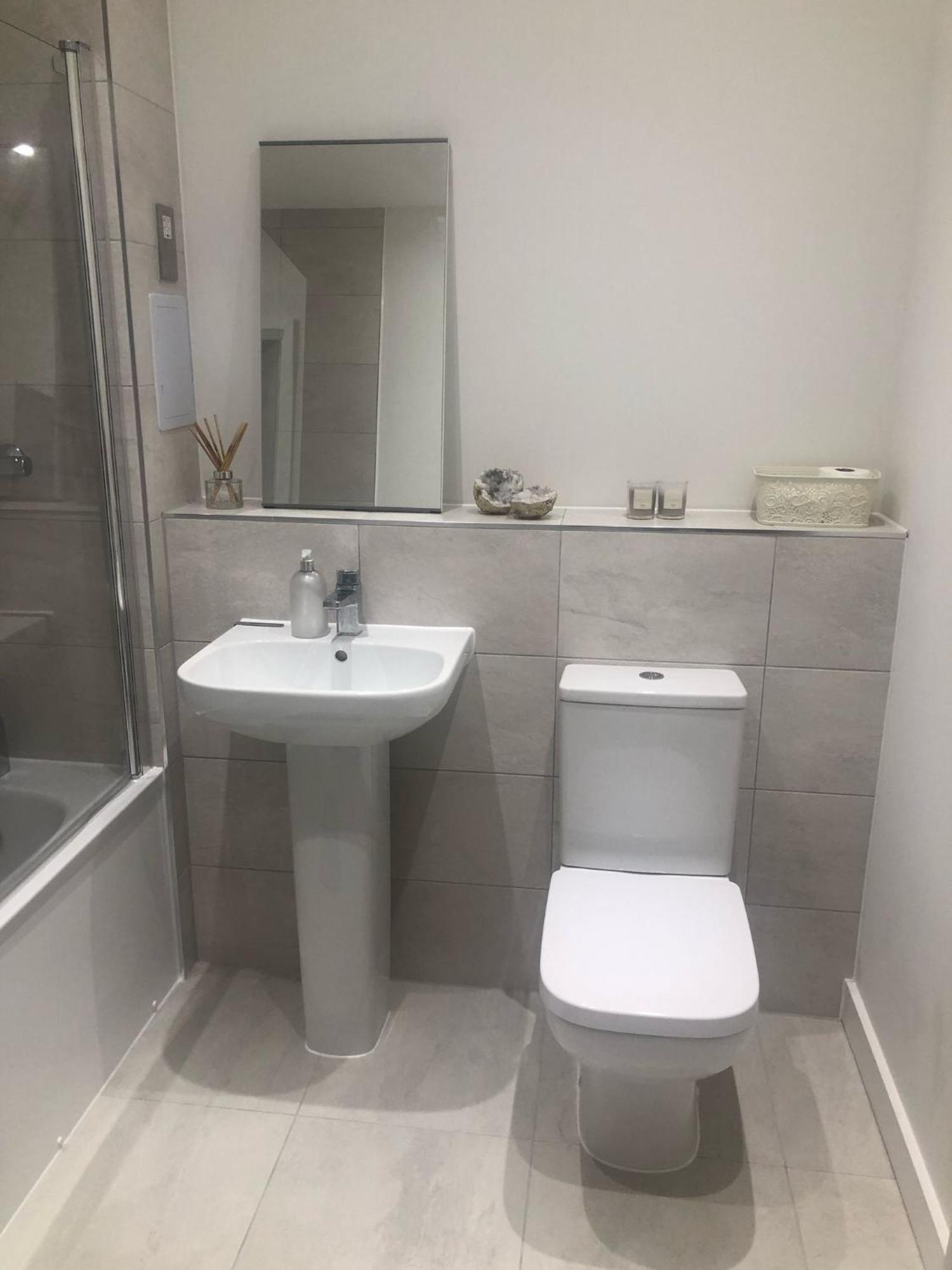 Luxury Double Featuring Comfortable Sofa Bed To Sleep On, Private Balcony, And Exclusive Access To Rooftop And Garden In Welcoming Shared Flat With Host Hospedagem domiciliar Londres